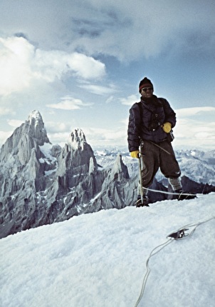 Patagonia - Carlo Mauri sulla vetta del Cerro Adela in Patagonia, 1958 