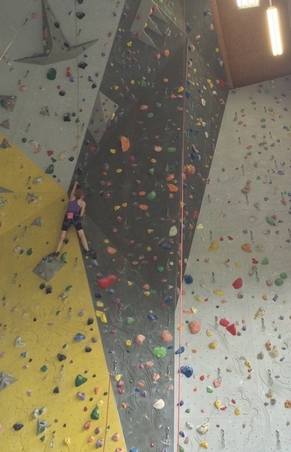 conTatto Verticale, arrampicata per non vedenti - Giulia Poggioli al Salewa Cube Bolzano