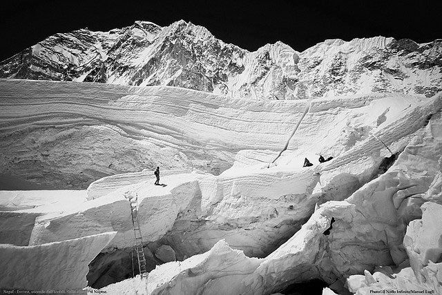 Sulla parte superiore dell'Icefall dell'Everest. Sullo sfondo il Nuptse.