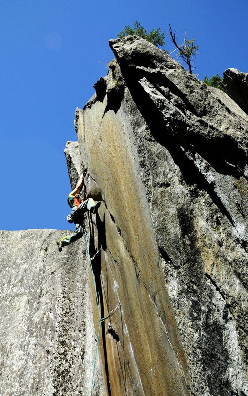 Mauro Calibani climbing 'Ganja', Zillertal