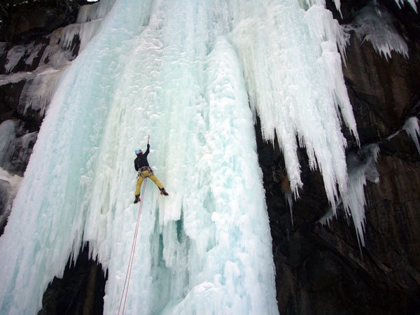 Ice climbing in Norvegia