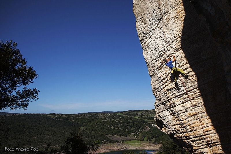 L’Acqua e la roccia, meeting di arrampicata a Monteleone Roccadoria (Sardegna)