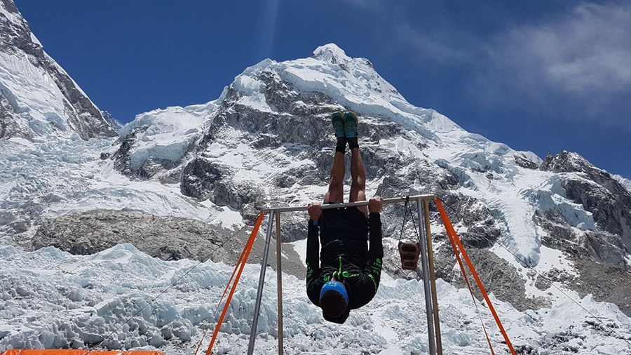 Ueli Steck, Everest - Lhotse traverse