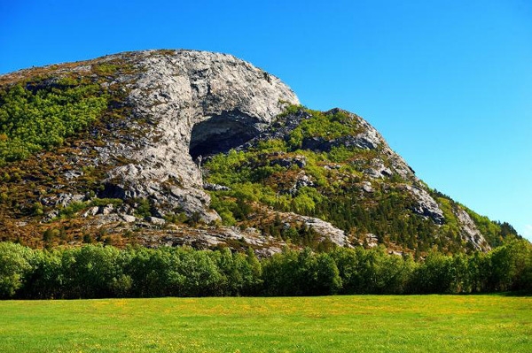Hanshellern, alias the crag Flatanger in Norway