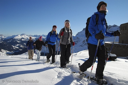 Racchette da neve in Dolomiti - Ossario del Passo Pordoi