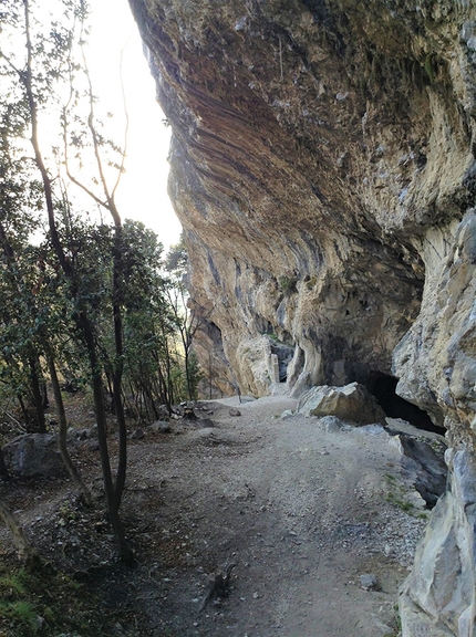 Trekking delle Cave di Oolite a Massone