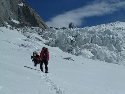 Supercanaleta, Fitz Roy, Patagonia - Below Passo del Quadrado, traversing to Supercanaleta