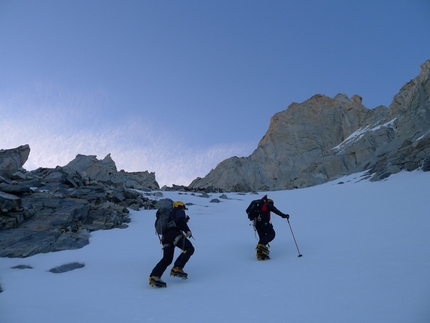 Aguja Guillaumet, Fitz Roy, Patagonia - Ascending to the col