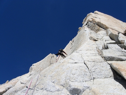 Aguja Guillaumet, Fitz Roy, Patagonia - Climbing pitch 5
