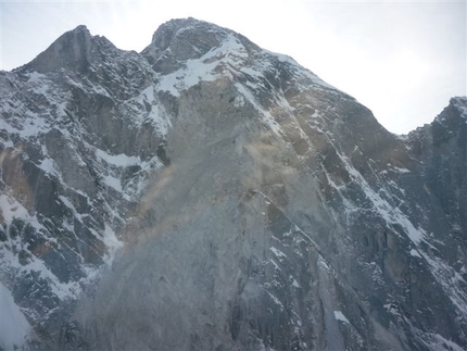 Cengalo - La frana del Piz Cengalo (3369m) in Val Bondasca il 27/12/2011.