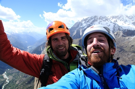 Shoshala - Yannick Boissenot and Giovanni Quirici on the top of their route Trishul direct on the virgin peak Shoshala (4700m) in the Baspa Valley, India.