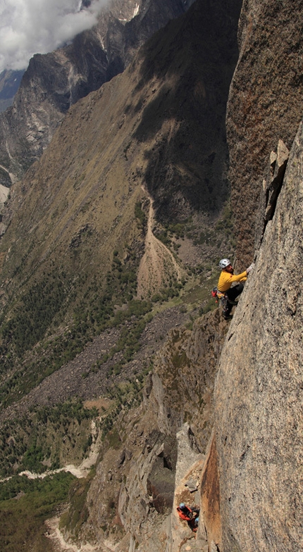 Shoshala - Giovanni Quirici during the first ascent of Trishul direct, Shoshala (4700m), Baspa Valley, India.