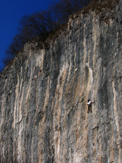 Madonna della rota, Lombardia, Italia - In arrampicata a Madonna della rota