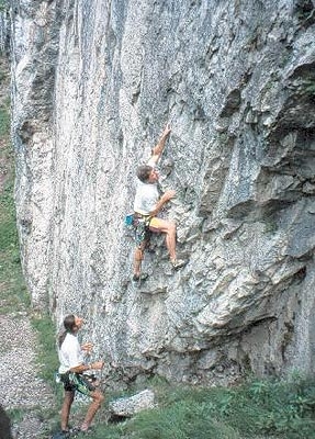 Valgua - A. Piantoni climbing Magia Franba 6a
