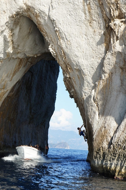 Capri Deep Water Solo, new route Tramonti on the Faraglioni