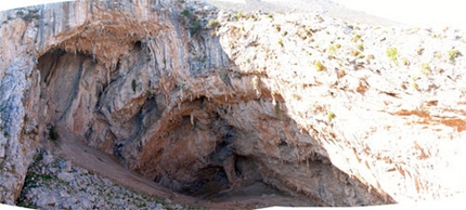 Sikati Cave, Kalymnos - Adam Ondra, Jaws 8c, Sikati Cave, Kalymnos, Greece