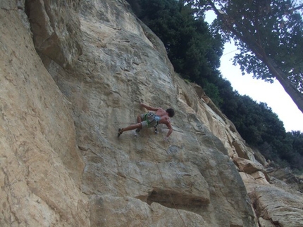 San Giorgio - Maurizio Tufoni climbing Omeopatix at San Giorgio, Marche, Italy
