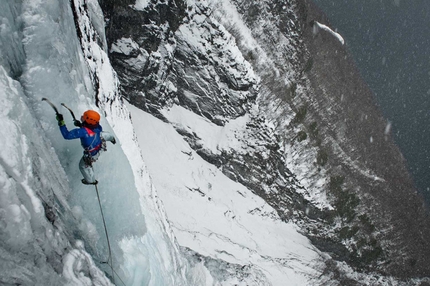 Norway 2012 - Ines Papert during the first ascent of Sea Gull Jonathan WI 6