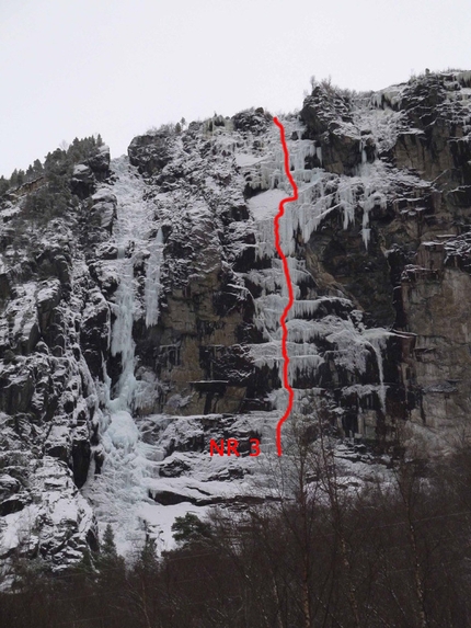 Norvegia 2012 - Driva helle fossen (WI6 250m, Hauser, Astner 05/02/12) Eresfjord