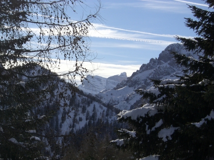 Along the base of the Pelmo massif with the Snow Rackets
