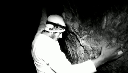 Lucas Preti climbing Unoduetre V12, Grotta S.Eufemia, Italy