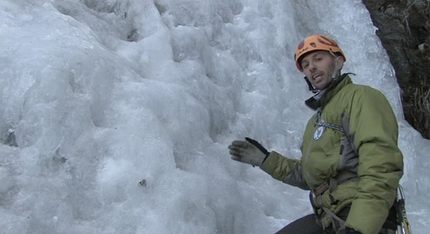 Ice belays and protection, VideoLab PlanetMountain
