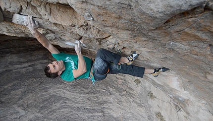 Jonathan Siegrist climbs Le Reve at Arrow Canyon