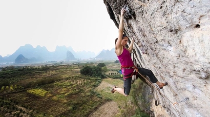Paige Claassen in Cina - Lead Now Tour