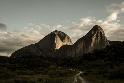 Mayan Smith-Gobat and Ben Rueck climbing Place of Happiness, Pedra Riscada, Brazil