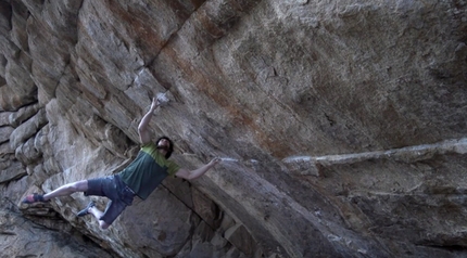 Jimmy Webb climbing Defying Gravity 8C at Thunder Ridge