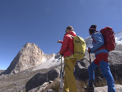 Simon Gietl and Roger Schäli climb new route on La Esfinge in Peru