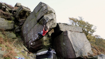 Niccolò Ceria climbing Voyager in the Peak District, UK