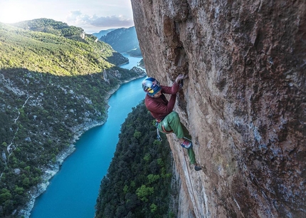 Chris Sharma climbing multi-pitch route at Mont-Rebei in Spain
