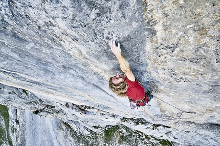 Michael Kemeter climbing Tortour on Schartenspitze in Austria