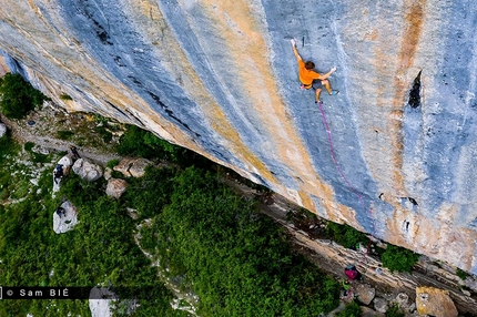 Watch Seb Bouin climb new sequence on Biographie at Céüse