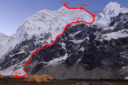 Jannu (7710m) - La cresta ovest dello Jannu (7710m) e la linea di salita.