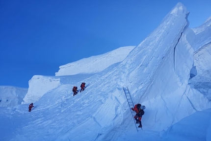 Ferrino Ambassador Alex Txikon on the summit of Manaslu in winter - Ferrino Ambassador Alex Txikon on the summit of Manaslu in winter. This is the first ascent to be carried out completely in winter.