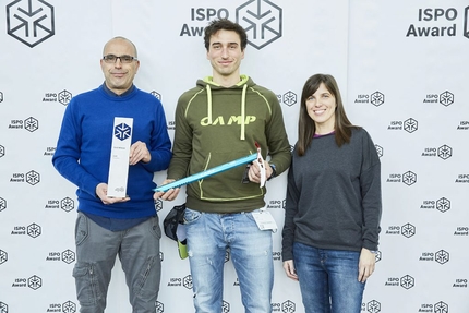 The CAMP Corsa Race ice axe wins the ISPO Gold Award - The new CAMP Corsa Race ice axe, recently previewed at the ISPO fair in Munich, obtained the prestigious ISPO Gold Award 2020.