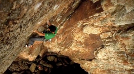 Nick Bullock climbs The Frumious Bandersnatch at Rhoscolyn