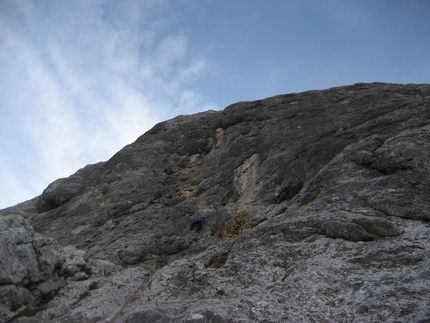 Genau, Dolomiti di Brenta - Genau, Dolomiti di Brenta (400m, VIII, Luca Cornella, Roberto Pedrotti, 2009 & 2011).