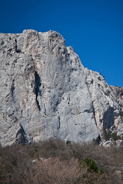 Sergey Nefedov frees climbs on Mount Morcheka, Crimea