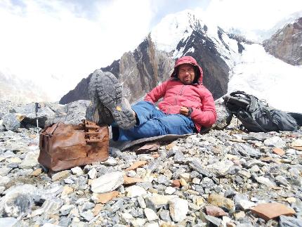 Dmitry Golovchenko missing on Gasherbrum IV, Sergey Nilov evacuated by helicopter