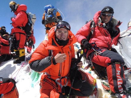 Ueli Steck - Ueli Steck on the summit of Everest on 18/05/2012.