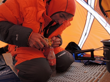 Ueli Steck - Ueli Steck preparing at Everest's South Col