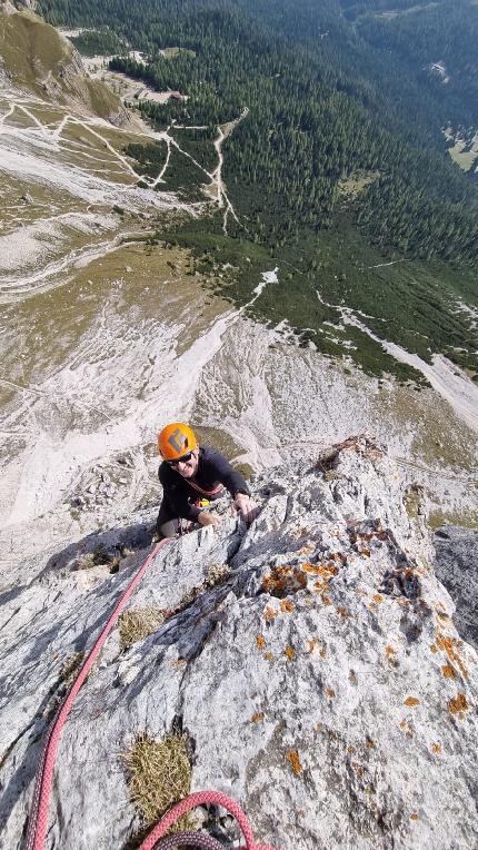 Tofana Dolomites - Maz Rizzato climbing Il vecchio leone e la giovane fifona, Primo Spigolo, Tofana di Rozes, Dolomites