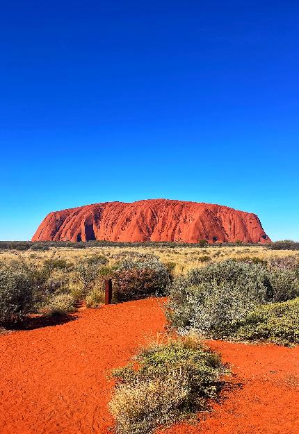 Uluru, la montagna sacra d'Australia e il cammino nello straordinaria Outback. Di Nicolò Guarrera
