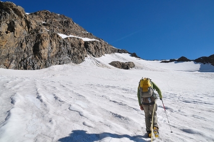 Monte Rosa - Cresta del Soldato alla P.ta Giordani e Piramide Vincent: attraversando il ghiacciaio del Bors in direzione della base della Cresta del Soldato