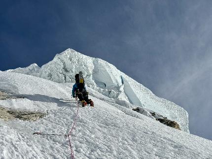 Tengi Ragi Tau Nepal, Marek Disman, Jakub Vlcek - Marek Disman and Jakub Vlcek making the first ascent of 'Honzova cesta' on Tengi Ragi Tau (6938m) in Nepal (29-31/10/2023)