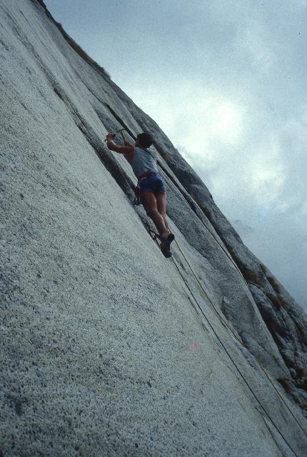 Val Salarno, Adamello - Val Salarno: Mario Roversi spitta la variante a Forze Oblique, Avancorpo, 1985