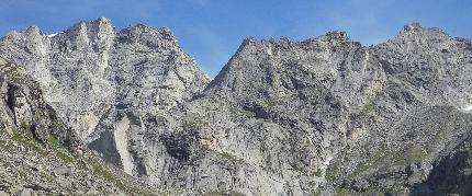 Val Salarno, Adamello - Val Salarno: sulla sinistra i Corni di Salarno, a destra Quota 2900, Antecima e Cornetto di Salarno. Alla base l'Avancorpo